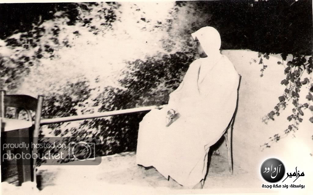 الشيخ عبدالله خياط بجوار شلال